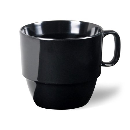 Taza de café y té de cerámica de la habitación del hotel