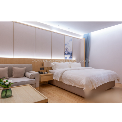 Muebles personalizados para villa con cama tamaño queen y sala de estar del hotel
